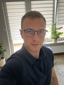 Gabriel Pierewoj - 22-letni student Politechniki Białostockiej, trener dzieci i pasjonat AI z Białegostoku